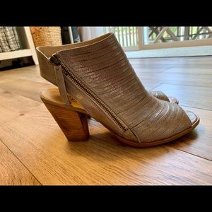 Paul Green Cayanne Peep Toe Booties